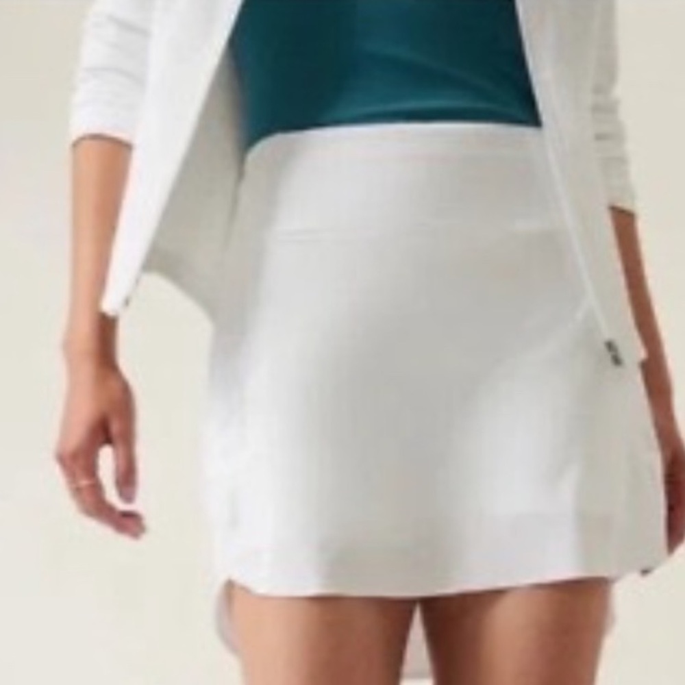 NWOT Athleta Run With It 14 “Skort White Size Medium
